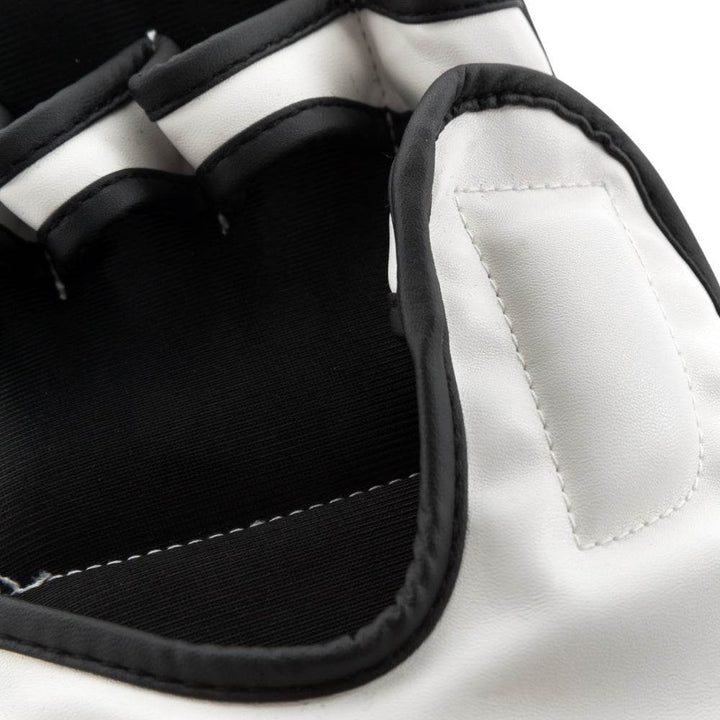 Palm detail close-up – Zoom on black mesh palm pad, white perimeter piping, and individual finger loops stitched to breathable backing.