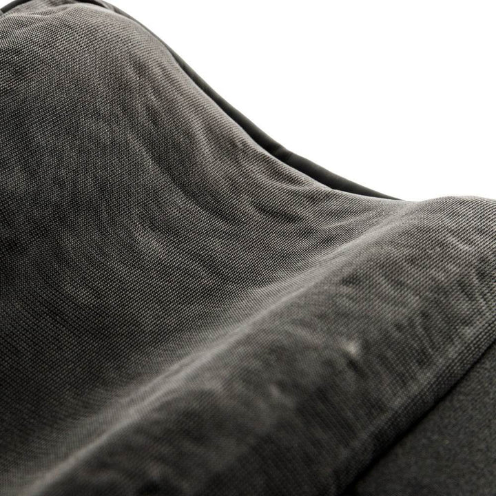 Close-up – interior lining: Macro shot of the breathable black textile lining that cushions the shin.