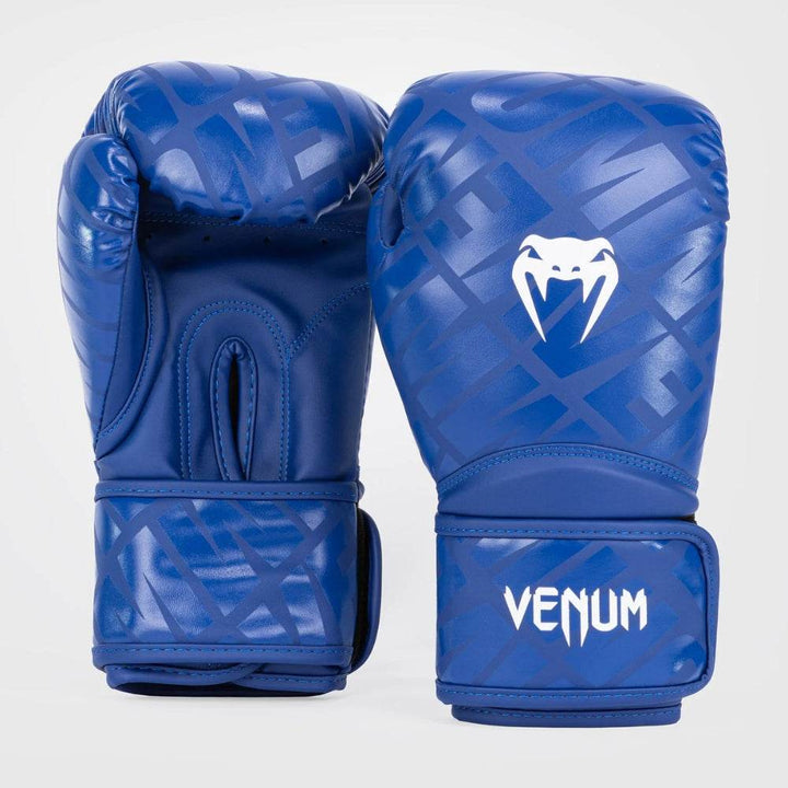 Front and back view of Venum Contender 1.5XT gloves in blue and white, with reflective diagonal VENUM pattern and black Venum snakehead logo.