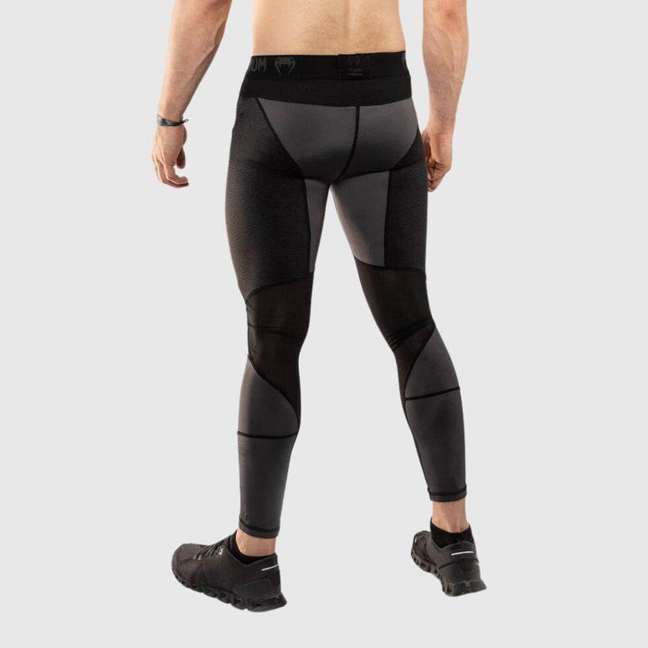 Direct rear view of the Venum men’s spats with dual-tone fabric and athletic fit.