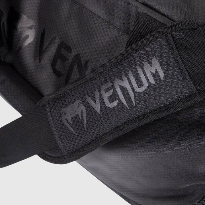 Close-up of padded handgrip handle on the Venum Trainer Lite Sport Bag for comfortable carrying.