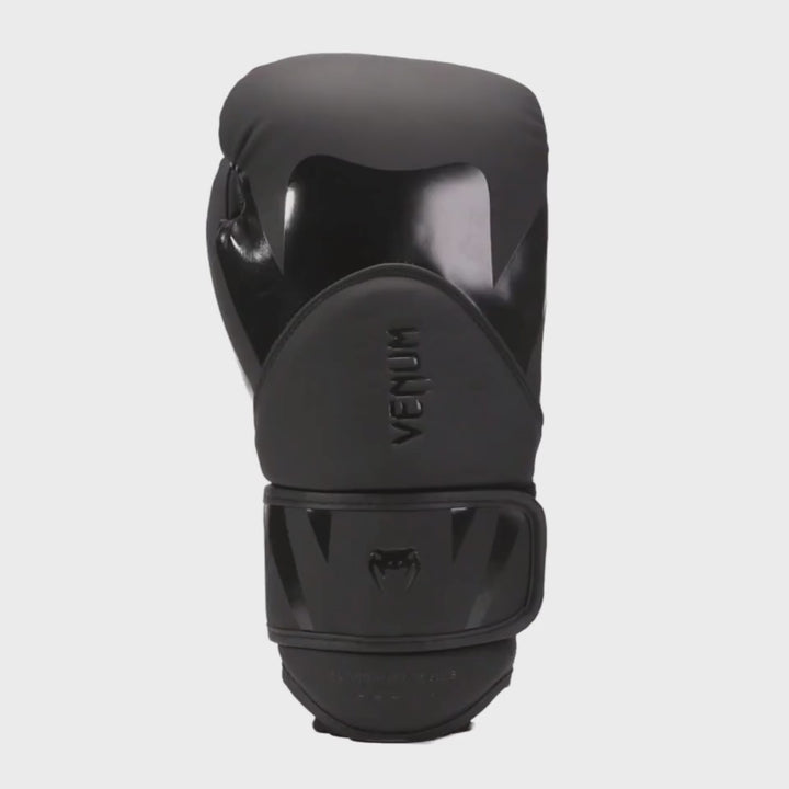 360 video of black/black Venum Challenger 4.0 boxing glove with a glossy finish and subtle Venum branding.